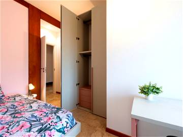 Roomlala | Viale B. D'este -Chambre 2 Chambre Confortable Et Lumineuse Avec Balcon Et Climatisation