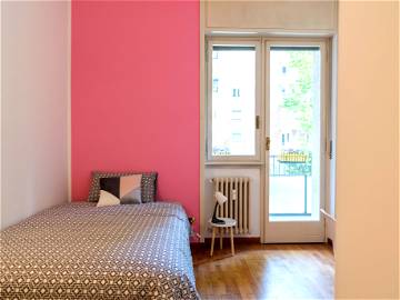 Roomlala | Viale Campania - Room 1 With Balcony And Air Conditioning