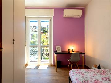 Roomlala | Viale Gran Sasso 10 - Chambre 1 Avec Balcon Privé