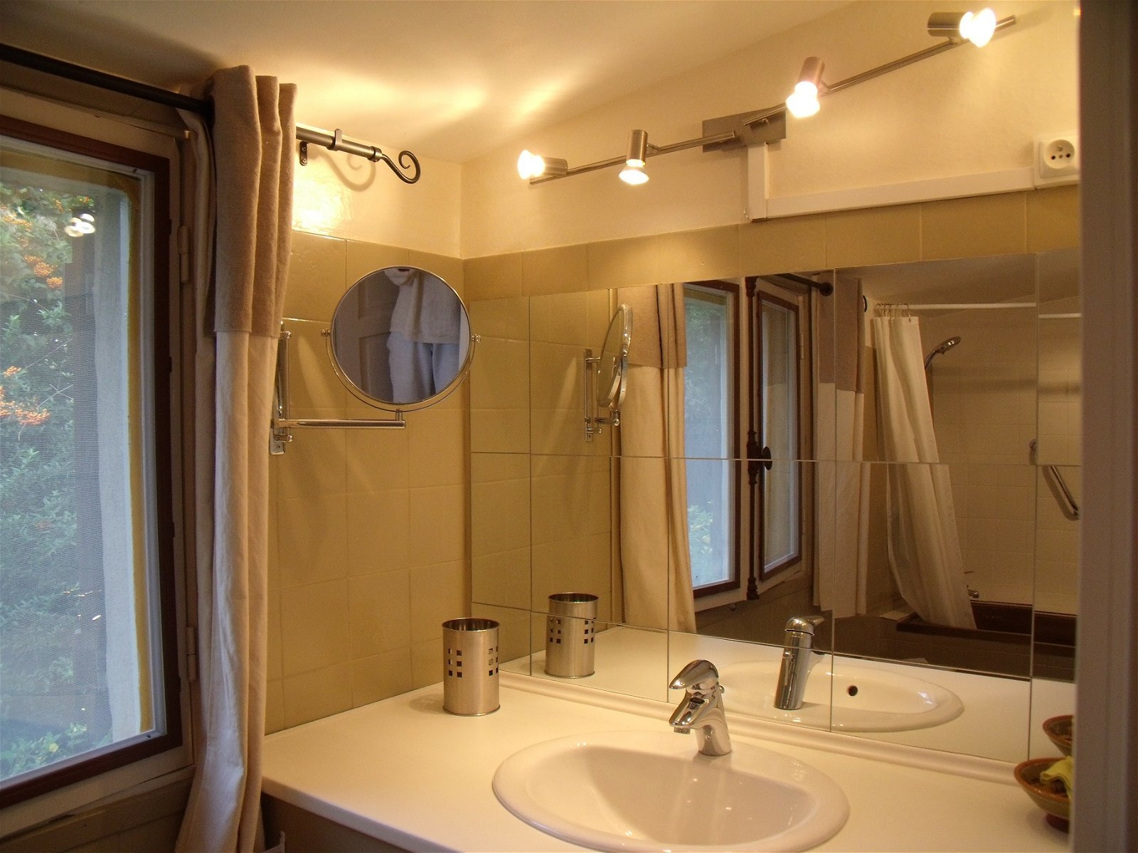 Colocatie Collias 158143