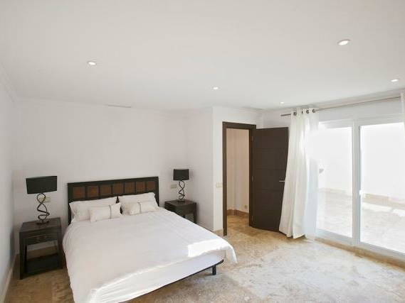 Toda La Casa Alella 44206-3