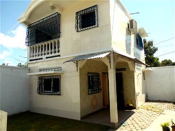 Roomlala | Villa Duplex à 5 Min Du Centre Tamatave