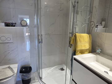 Logement entier à louer à Vallauris - photo 6 : salle de bain-6