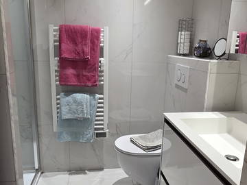 Logement entier à louer à Vallauris - photo 8 : salle de bain-8