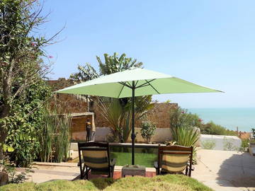Roomlala | Villa Joko: Natuurlike Swembad See-uitsig, Tropiese Tuin, Per