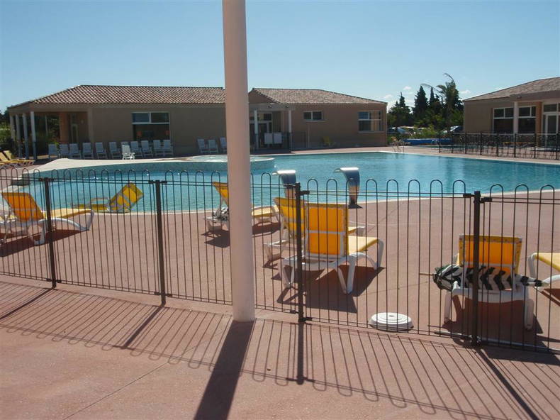 Entire Home Aubignan 71484-1