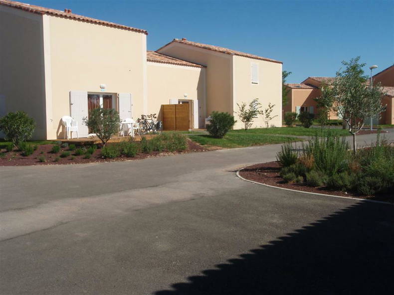 Entire Home Aubignan 71484-4