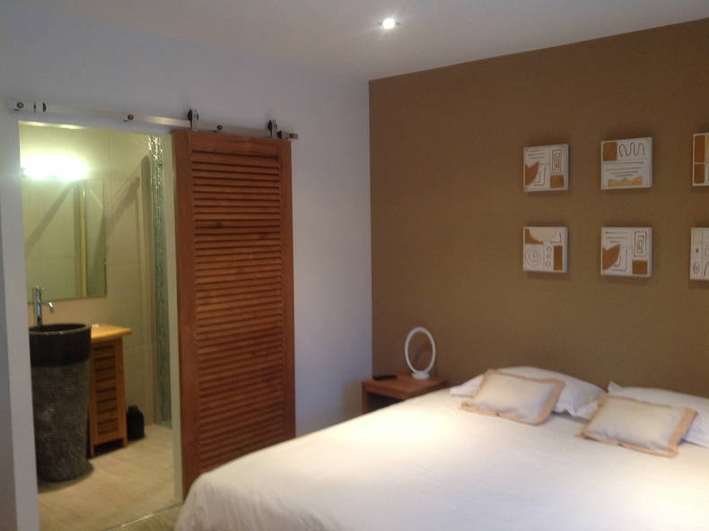 Habitaciones De Huéspedes Tourrettes 63931-3