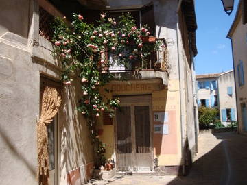 Roomlala | Village house for rent in the South of France