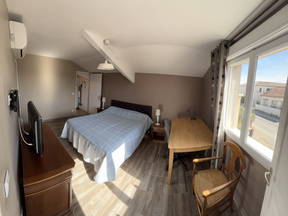 VILLENEUVE LES BEZIERS  une chambre