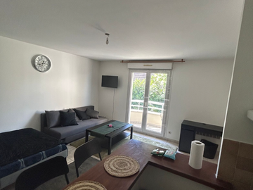 Roomlala | W bezpiecznym miejscu, blisko dworca i Paryża, z balkonem