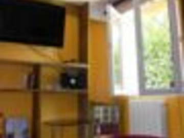 Roomlala | W pełni wyposażone umeblowane studio w willi