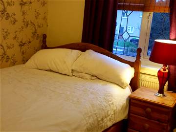 Roomlala | Warm And Cosy  Room. 20 Minutes From Central London