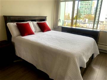 Roomlala | WATER FRONT LIVING $1,100 CAD Monthly