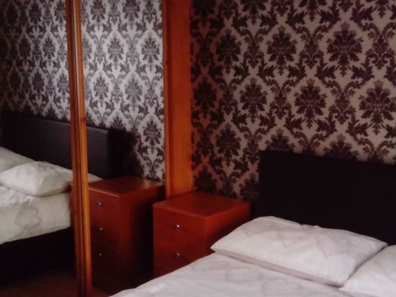 Homestay Enfield 145812-3