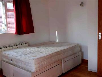 Roomlala | Well located Double Room with en - suite