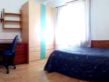 Roomlala | WG-Zimmer in der Nähe des Río Ebro Campus