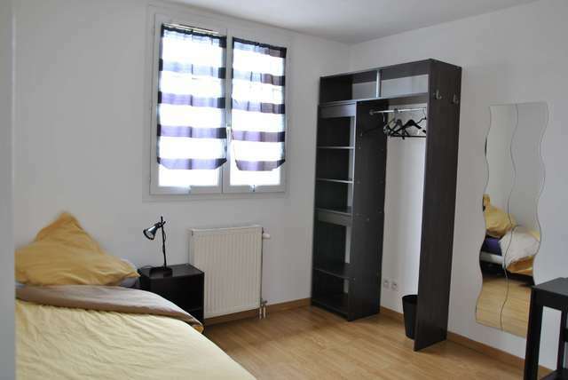 Kolokacja Bussy-Saint-Georges 27663