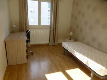 Roomlala | Wspólne zakwaterowanie w w pełni umeblowanym mieszkaniu w Clermont Ferrand