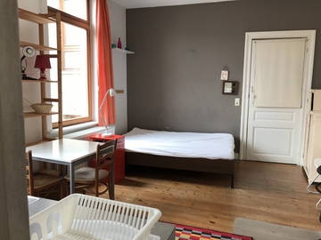 Roomlala |  Wynajem umeblowanego studia dla studenta