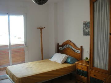 Roomlala | Wynajmę 3 pokoje dla studentów 