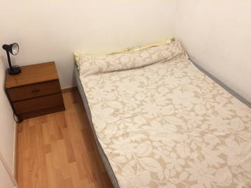 Roomlala | Wynajmę pokój z podwójnym łóżkiem na poddaszu z tarasem w Sant