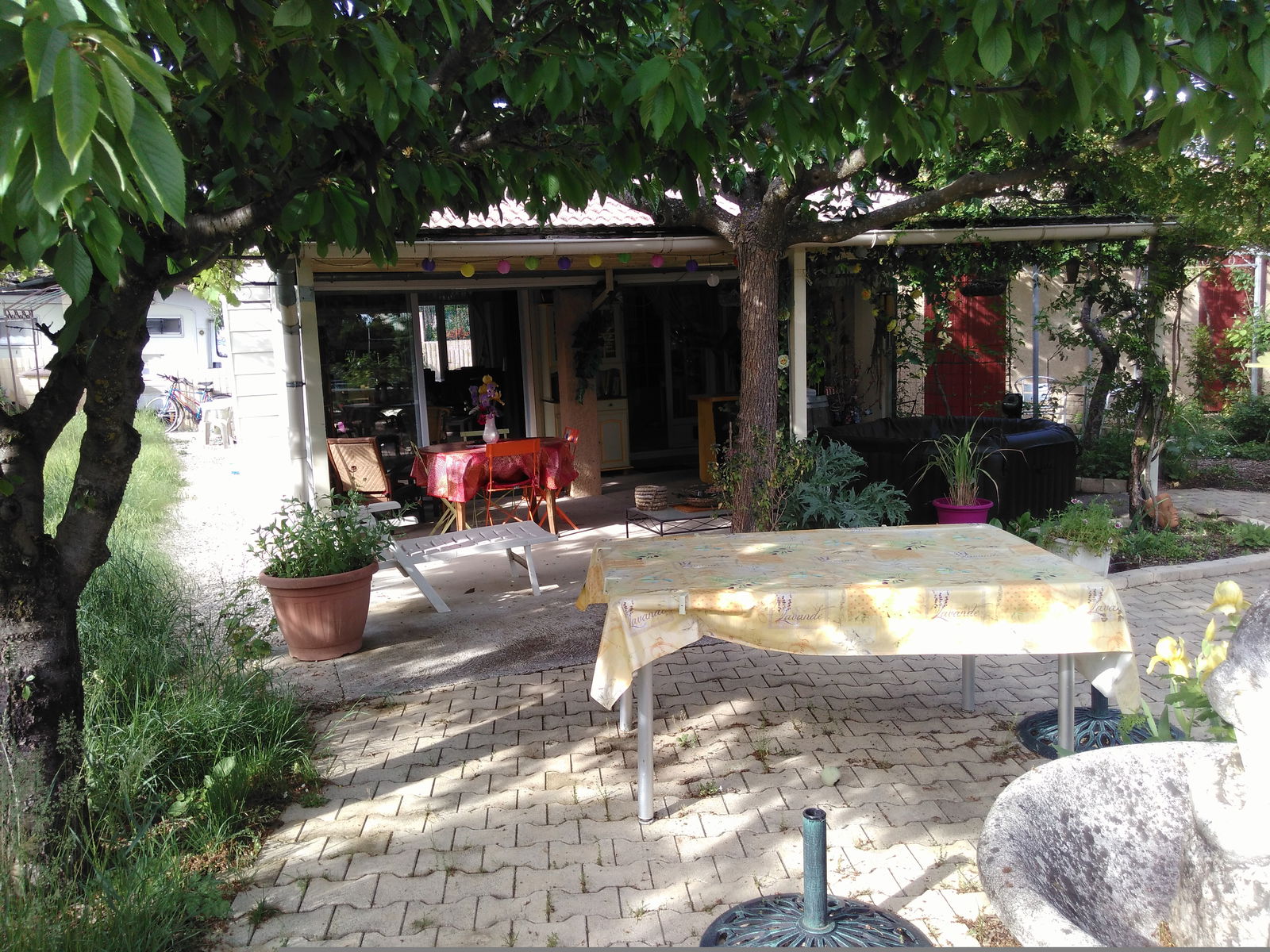 Homestay Villeneuve-de-Berg 215052