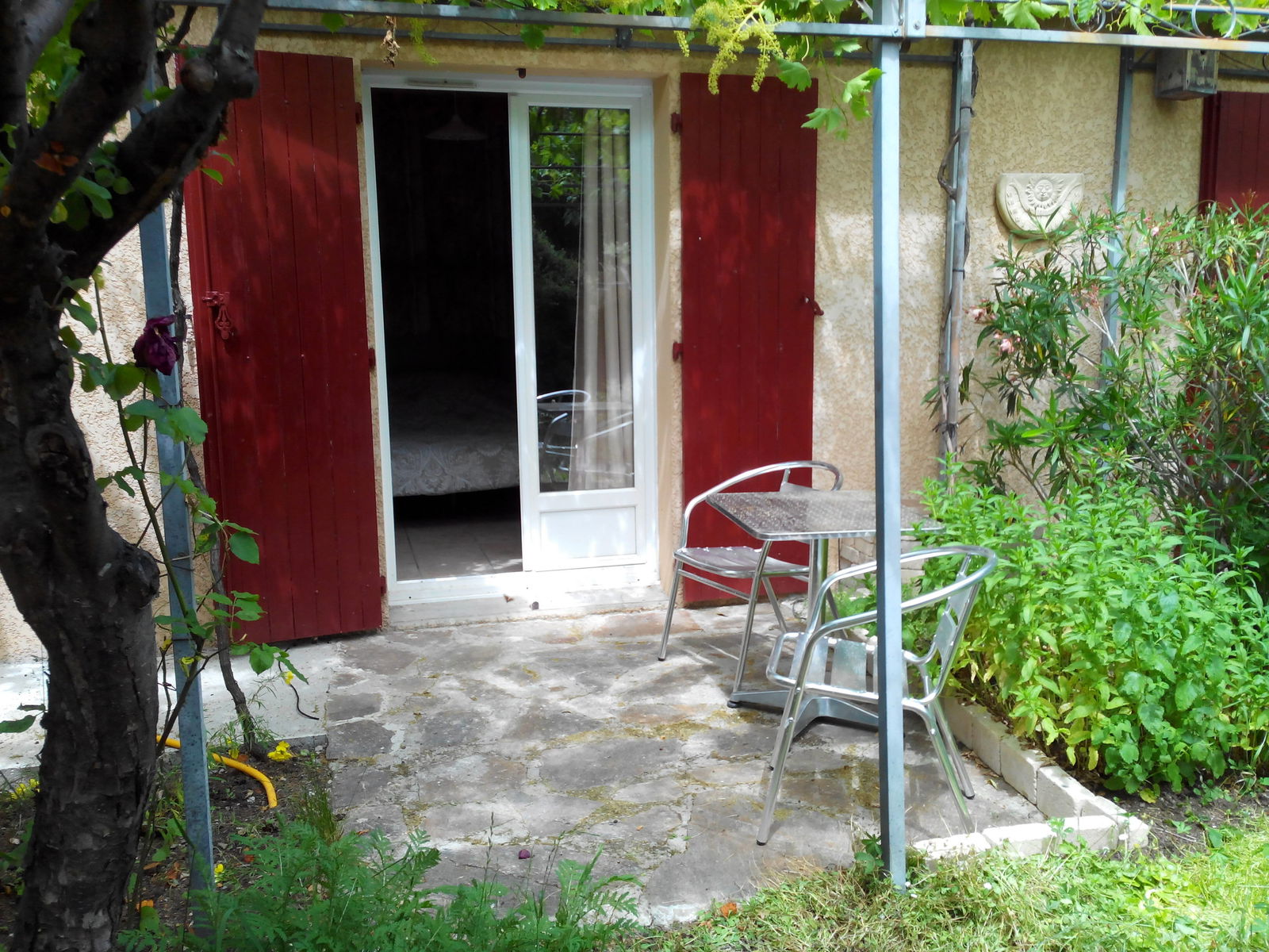 Homestay Villeneuve-de-Berg 215052