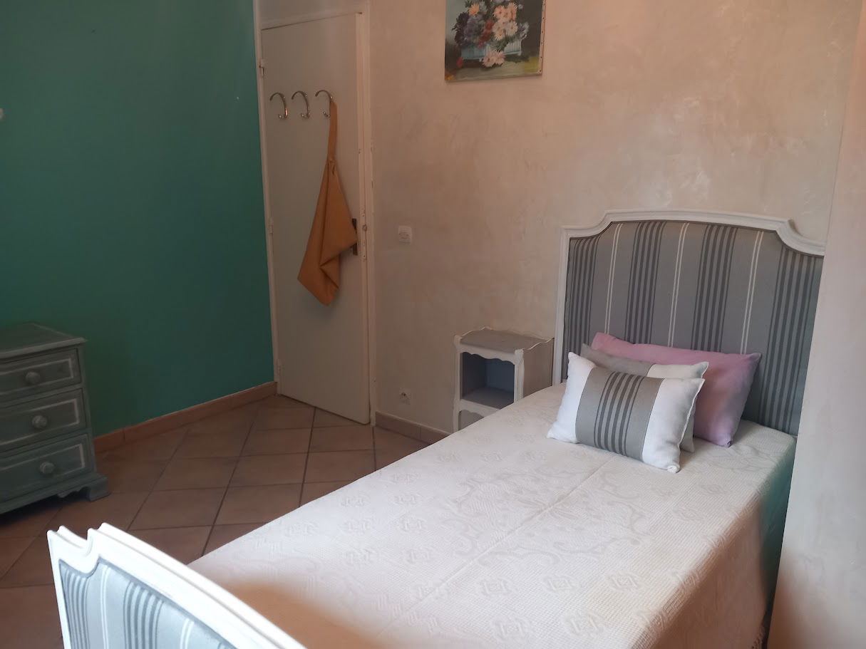 Homestay Gometz-la-Ville 587015