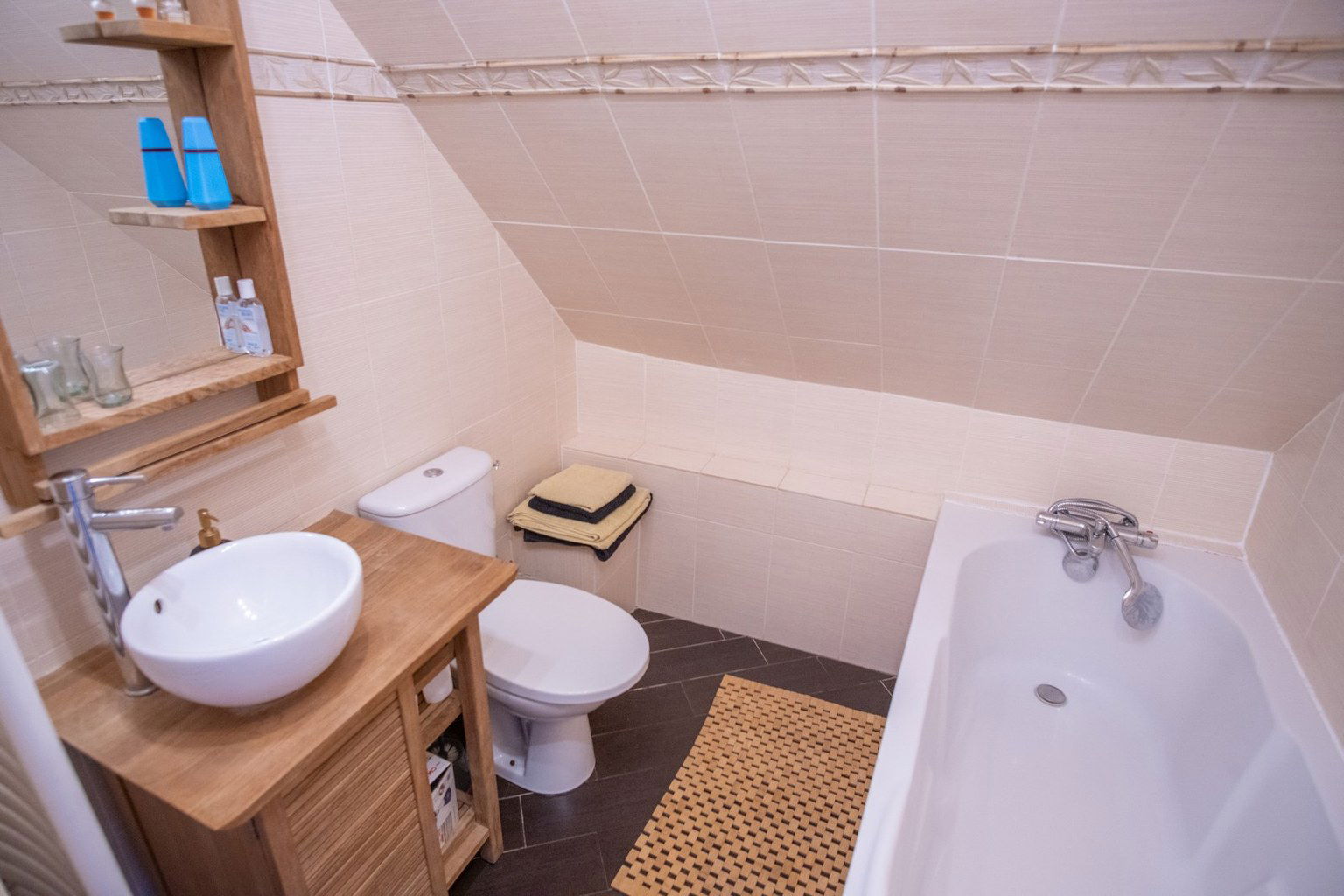 Homestay La Couture-Boussey 646004