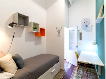 Roomlala | Zimmer In Gracia (RH8A-R3)