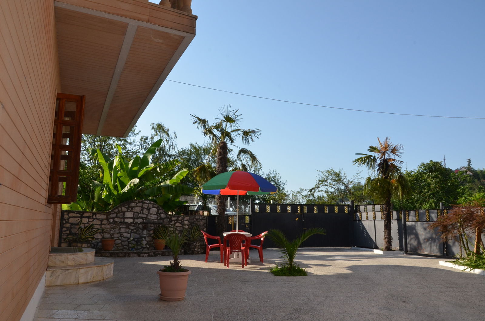 Unabhängiges Studio Makhinjauri 101203