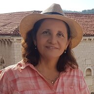 María